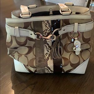 Coach tote with key chain